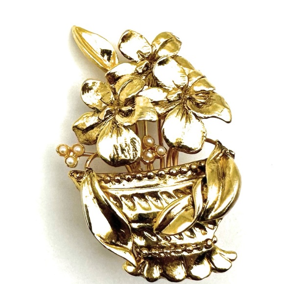 Jewelry - Bright Gold Pot of Flowers with Pearl Accent Pin Broach